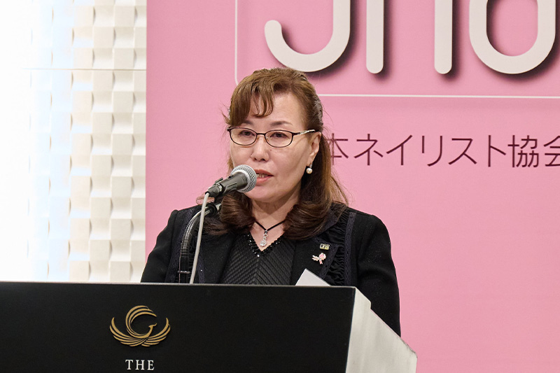 法制委員長: 萩原直見